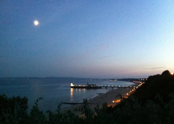 Apartment In Boscombe Close To Beach