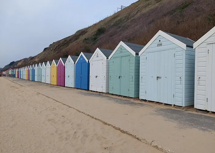 Apartment In Boscombe Close To Beach